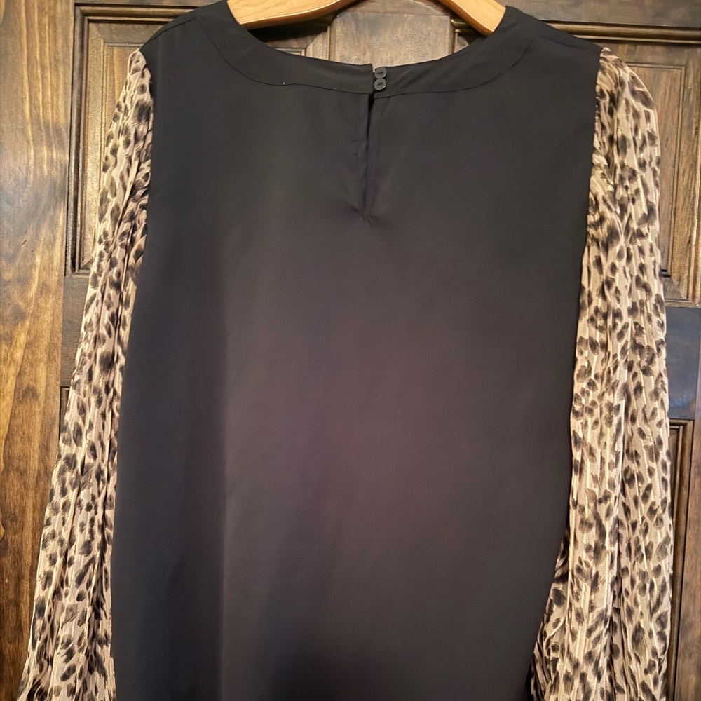 Ladies Blouse - Picture 2 of 2